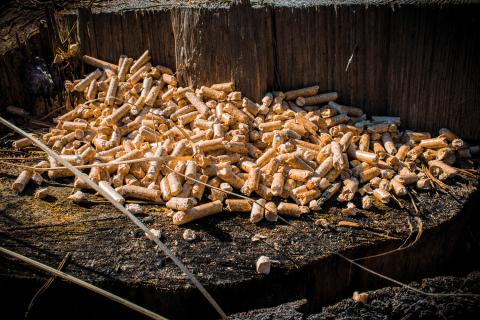 Lose_Heizinos_Pellets_Baumstumpf1 Lose_Heizinos_Pellets_Baumstumpf1